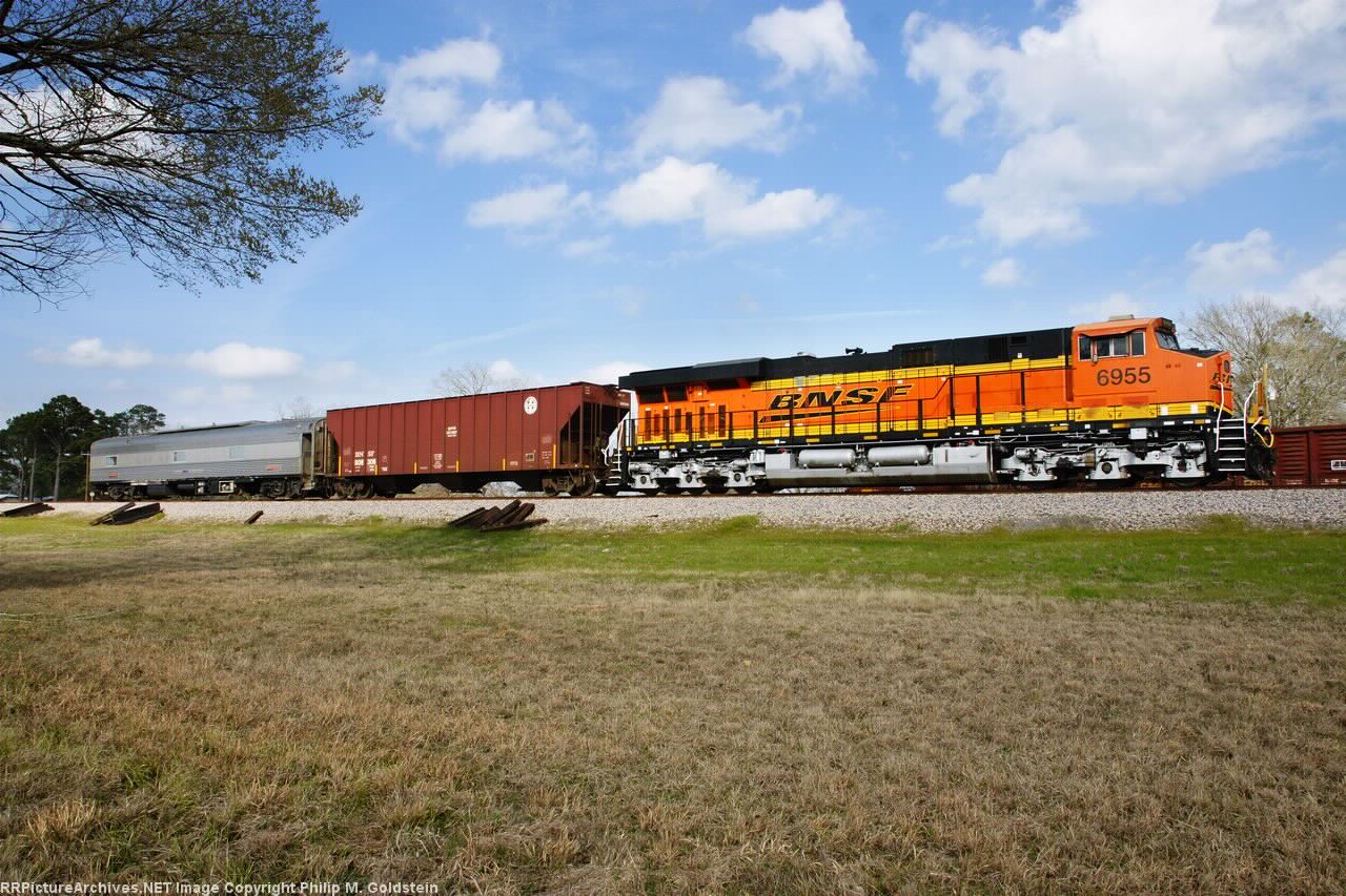 BNSF 6955, BNSF 808306 (buffer car), BNSF 91 (unmanned track geometry car)